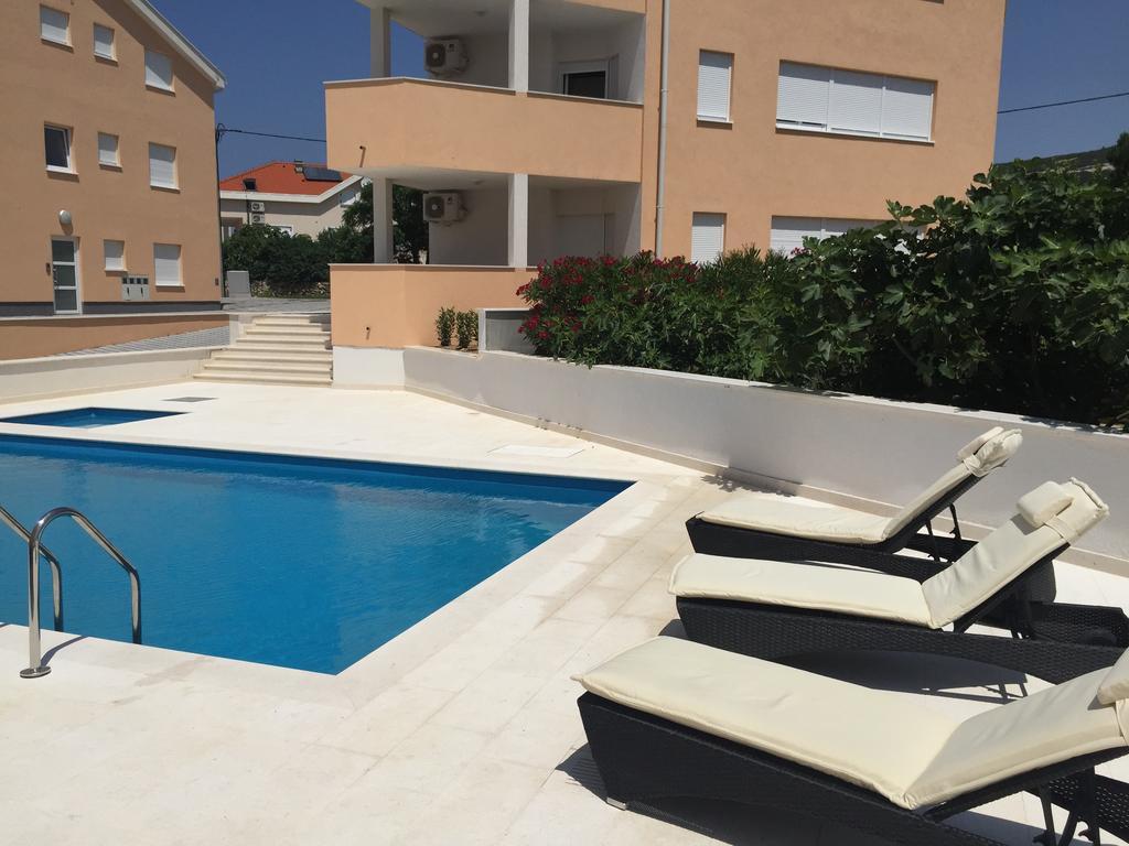 Orange Apartments Novalja Exterior foto